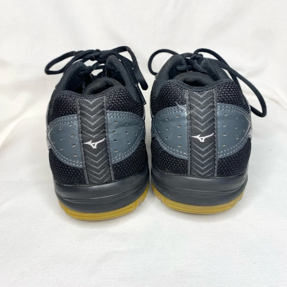 Mizuno volleyball shoes women’s size 9.5